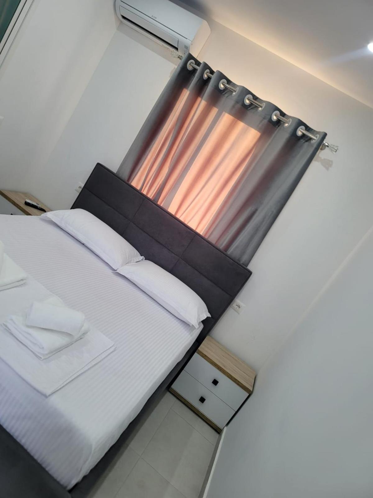 Caca Hotel Rinas Exterior foto